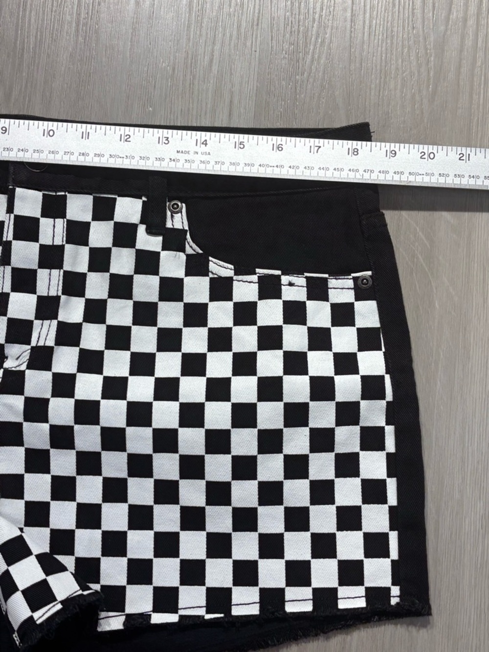 Blackheart Black & Checkered Chain Shorts Size 15 - Picture 10 of 10
